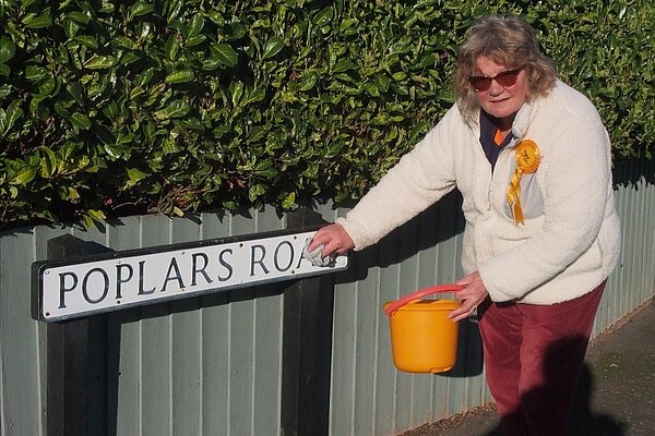 Mopragh cleaning a street sign